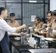 Tr ng trung c p kinh t du l ch thanh ph h chi minh cet k a D 6 Izi M8 unsplash